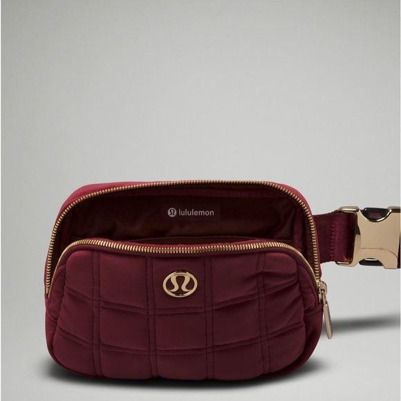 LULULEMON 1L QUILTED VELOUR BELT/CROSSBODY BAG IN WINE BERRY - Picture 3 of 10